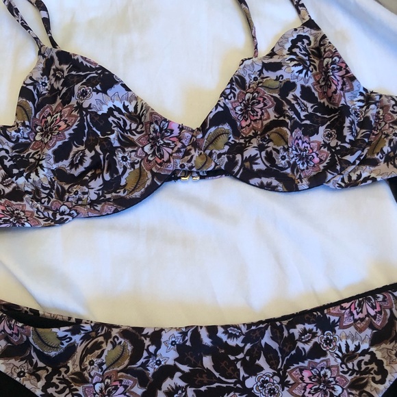 Beach Riot bikini set - Picture 2 of 6